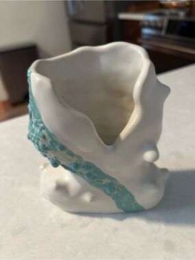 Good trouble vase 01 by Ashley Perez